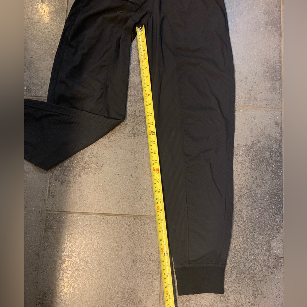 Lululemon Dance Studio Jogger
*29"
Black. Size 4. EUC - Picture 12 of 13